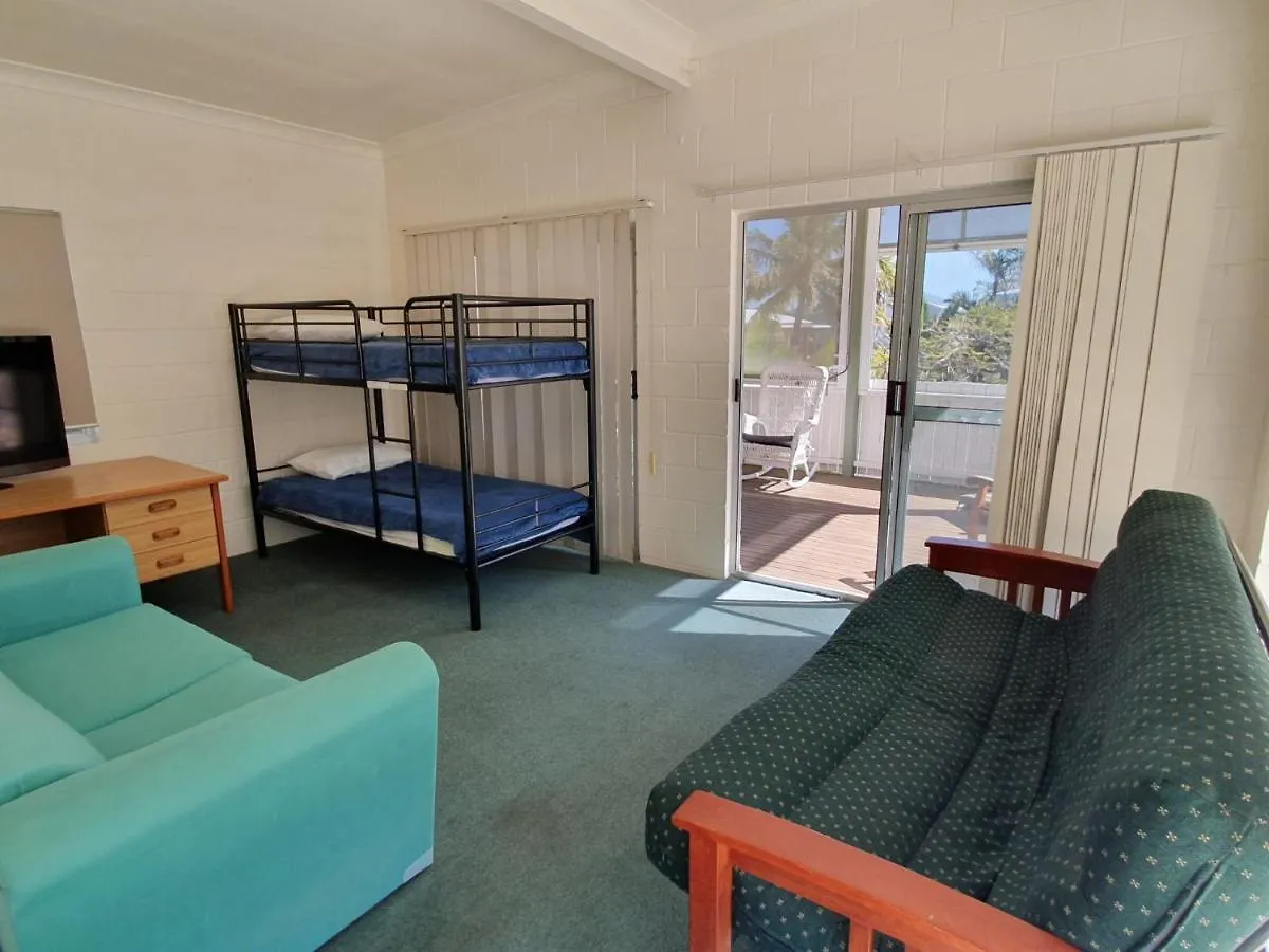 Number 1 Beach House Villa Rainbow Beach 0*,